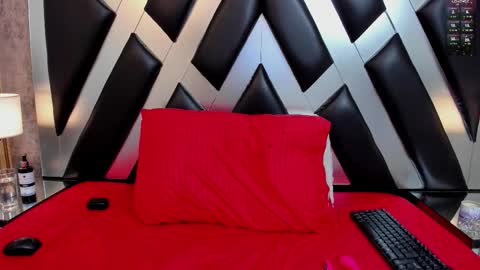 lady cloe person online show from February 5, 4:11 pm