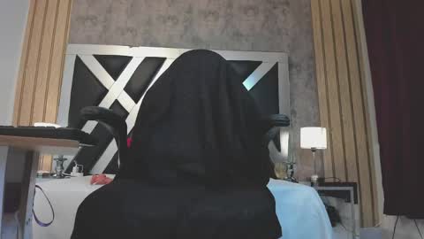 Snapshot of cloeperson chatting on May 5, 11:57 pm lady cloe person online show from May 5, 11:57 pm