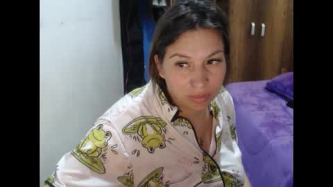 Snapshot of cloepussy chatting on April 6, 11:22 am cloepussy online show from April 6, 11:22 am