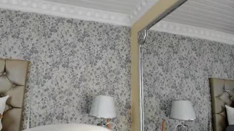 Snapshot of clohebell chatting on December 15, 7:40 pm Clohe the wonder online show from December 15, 7:40 pm