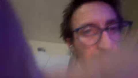 Snapshot of cloudperson chatting on November 22, 11:42 am cloudperson online show from November 22, 11:42 am