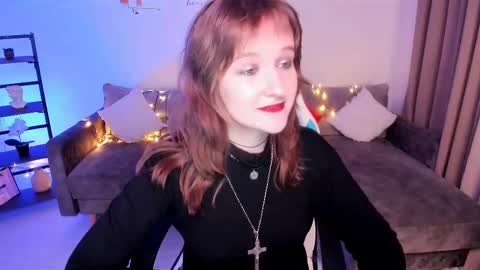 Snapshot of clover_red chatting on March 6, 6:05 pm Clover follow me online show from March 6, 6:05 pm