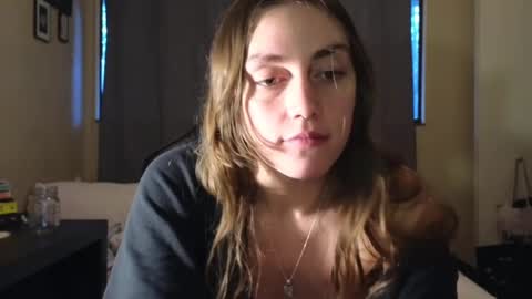 Snapshot of clover_tully chatting on December 22, 12:38 pm Clover online show from December 22, 12:38 pm