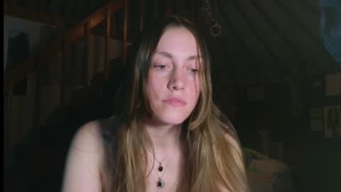 Snapshot of clover_tully chatting on February 21, 6:07 am Clover online show from February 21, 6:07 am