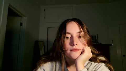 Snapshot of clover_tully chatting on October 18, 5:43 am Clover online show from October 18, 5:43 am