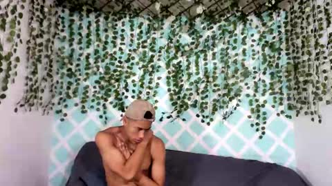 Snapshot of club_latinboys chatting on October 12, 4:28 pm club_latinboys online show from October 12, 4:28 pm