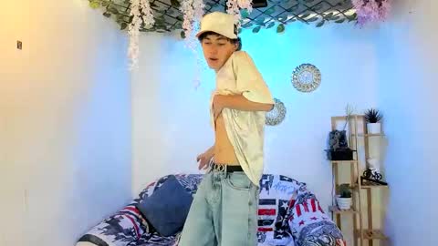 Snapshot of club_latinboys chatting on November 6, 7:48 pm club_latinboys online show from November 6, 7:48 pm