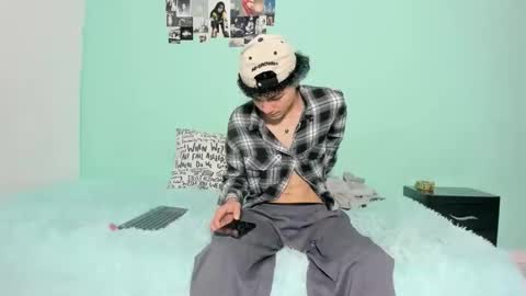 Snapshot of club_latinboys chatting on November 7, 9:15 pm club_latinboys online show from November 7, 9:15 pm