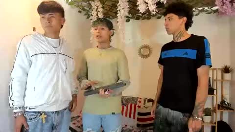 Snapshot of club_latinboys chatting on November 16, 2:22 pm club_latinboys online show from November 16, 2:22 pm