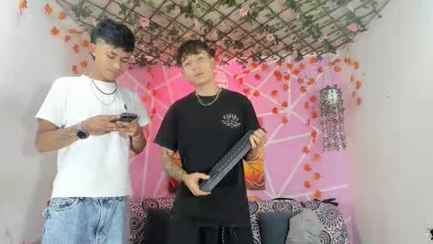 Snapshot of club_latinboys chatting on December 4, 8:39 pm club_latinboys online show from December 4, 8:39 pm