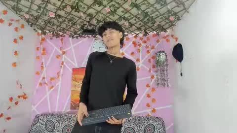 Snapshot of club_latinboys chatting on December 5, 6:04 pm club_latinboys online show from December 5, 6:04 pm