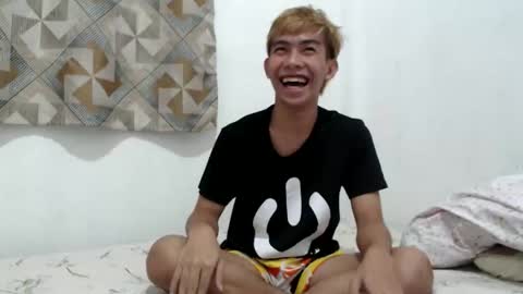 Snapshot of clyde_twinkx chatting on November 19, 9:31 am clyde_twinkx online show from November 19, 9:31 am