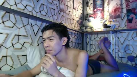 Snapshot of clyde_twinkx chatting on December 14, 2:28 am clyde_twinkx online show from December 14, 2:28 am