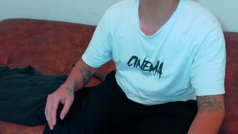 Clyde and Bunny online show from December 31, 7:53 am