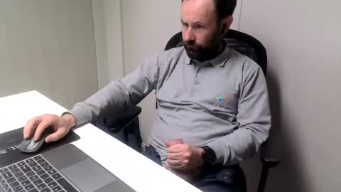 Snapshot of cmp_brandon chatting on December 3, 3:11 pm cmp_brandon online show from December 3, 3:11 pm