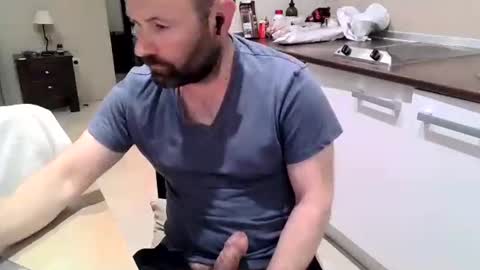 Snapshot of cmp_brandon chatting on April 14, 11:11 pm cmp_brandon online show from April 14, 11:11 pm