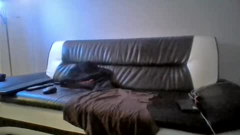 Snapshot of cmypenis chatting on December 3, 2:14 am Master Bates online show from December 3, 2:14 am