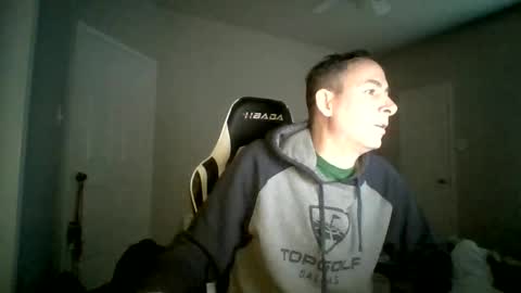 Snapshot of cmypenis chatting on December 25, 2:45 pm Master Bates online show from December 25, 2:45 pm