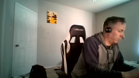 Snapshot of cmypenis chatting on February 17, 4:26 pm Master Bates online show from February 17, 4:26 pm