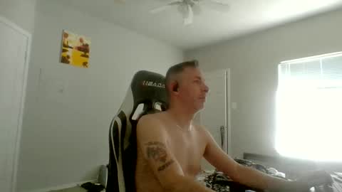 Snapshot of cmypenis chatting on November 9, 8:40 pm Master Bates online show from November 9, 8:40 pm