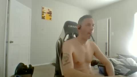 Snapshot of cmypenis chatting on November 10, 6:51 pm Master Bates online show from November 10, 6:51 pm