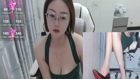 Snapshot of coco_coo chatting on June 28, 3:23 am coco online show from June 28, 3:23 am
