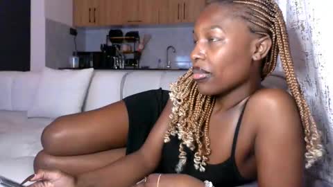 Snapshot of coco_jones_ chatting on November 26, 4:08 pm Coco online show from November 26, 4:08 pm