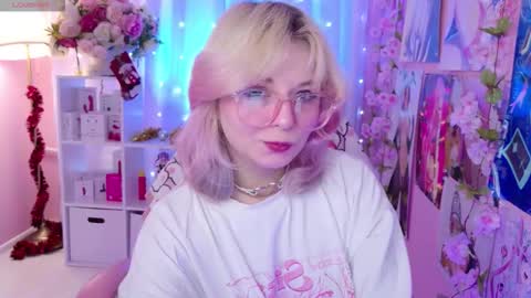 Snapshot of coconut_mia chatting on December 17, 9:10 pm Mia online show from December 17, 9:10 pm