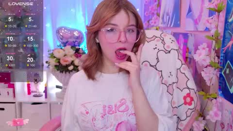 Mia online show from February 16, 9:00 pm