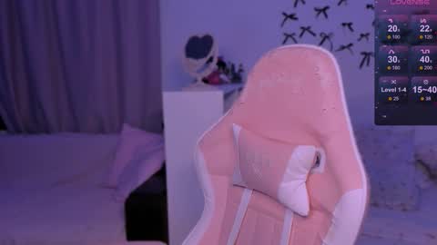 Snapshot of coddleweeper chatting on February 25, 2:59 pm Hello guys my name is Coddle online show from February 25, 2:59 pm