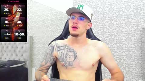 Snapshot of codyywalker chatting on November 8, 11:58 pm Cody Walker online show from November 8, 11:58 pm