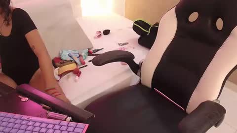 Snapshot of coffe_eyes chatting on October 31, 8:37 am coffe_eyes online show from October 31, 8:37 am