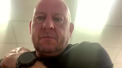 col4nows online show from October 24, 9:17 am