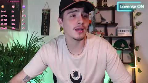 Snapshot of colby_scott chatting on October 25, 11:43 pm Colby Scott online show from October 25, 11:43 pm