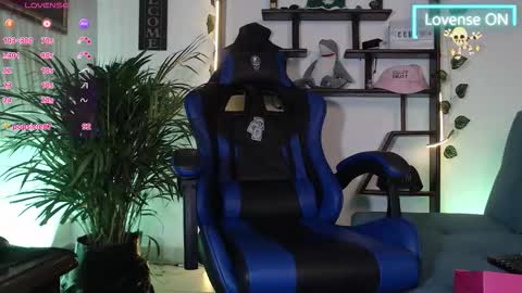 Snapshot of colby_scott chatting on October 31, 1:23 pm Colby Scott online show from October 31, 1:23 pm