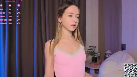 Snapshot of cold_waterfall chatting on November 15, 3:26 am Criss online show from November 15, 3:26 am