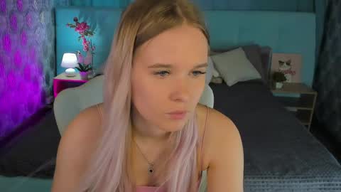 Alice online show from April 25, 9:01 am