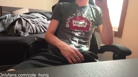 Snapshot of cole_hung chatting on July 20, 8:00 pm cole_hung online show from July 20, 8:00 pm