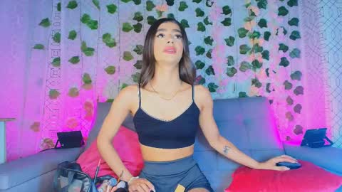 colett online show from September 27, 12:10 pm