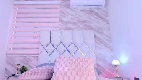 colett online show from November 22, 12:04 pm