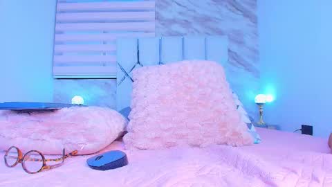 colett online show from December 17, 12:11 pm