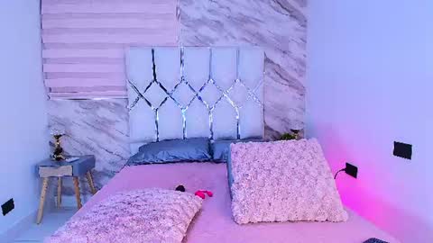 colett online show from June 18, 11:58 am