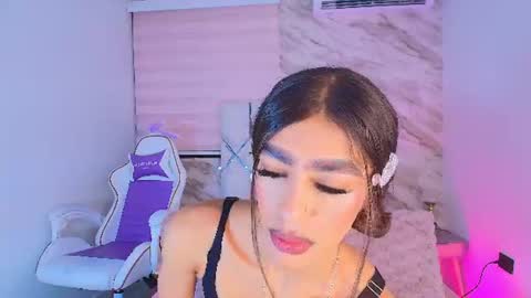 Snapshot of colett_hall chatting on June 27, 11:59 am colett online show from June 27, 11:59 am