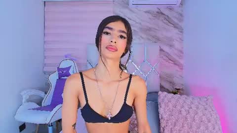 Snapshot of colett_hall chatting on June 30, 12:06 pm colett online show from June 30, 12:06 pm