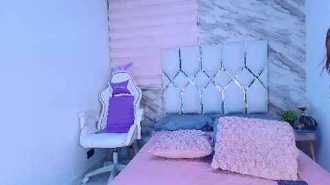 Snapshot of colett_hall chatting on July 2, 12:00 pm colett online show from July 2, 12:00 pm