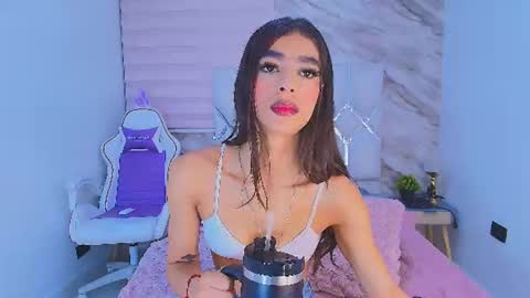Snapshot of colett_hall chatting on July 4, 12:00 pm colett online show from July 4, 12:00 pm
