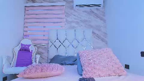 Snapshot of colett_hall chatting on July 12, 11:56 am colett online show from July 12, 11:56 am