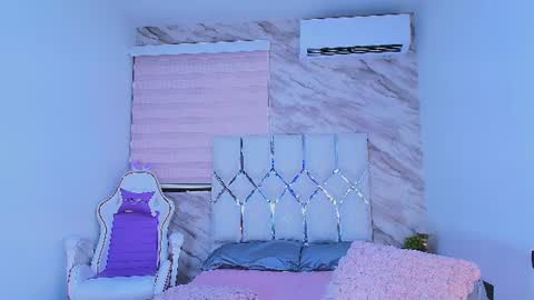Snapshot of colett_hall chatting on July 15, 11:59 am colett online show from July 15, 11:59 am