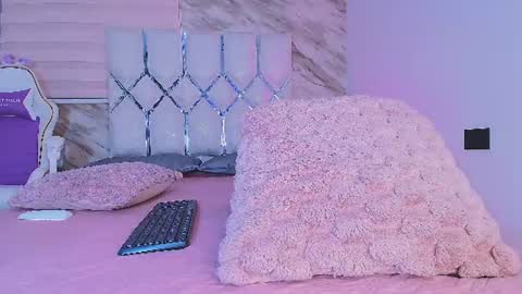 Snapshot of colett_hall chatting on July 18, 11:58 am colett online show from July 18, 11:58 am