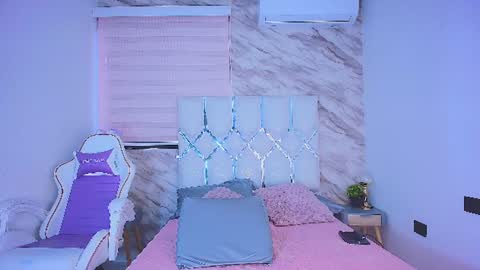 Snapshot of colett_hall chatting on July 21, 12:07 pm colett online show from July 21, 12:07 pm